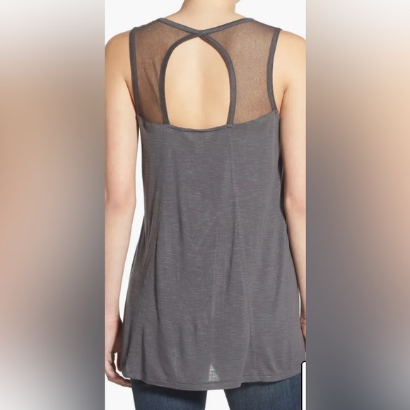 Sun & Shadow Women’s Embroidered Front Mesh Inset Keyhole Back Tank Size Medium - Picture 4 of 10